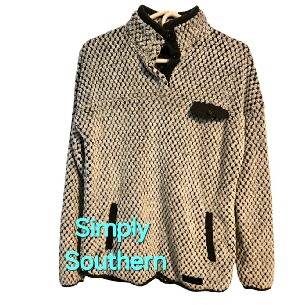 SIMPLY SOUTHERN woman's plush pullover Has pockets Soft sz.Med